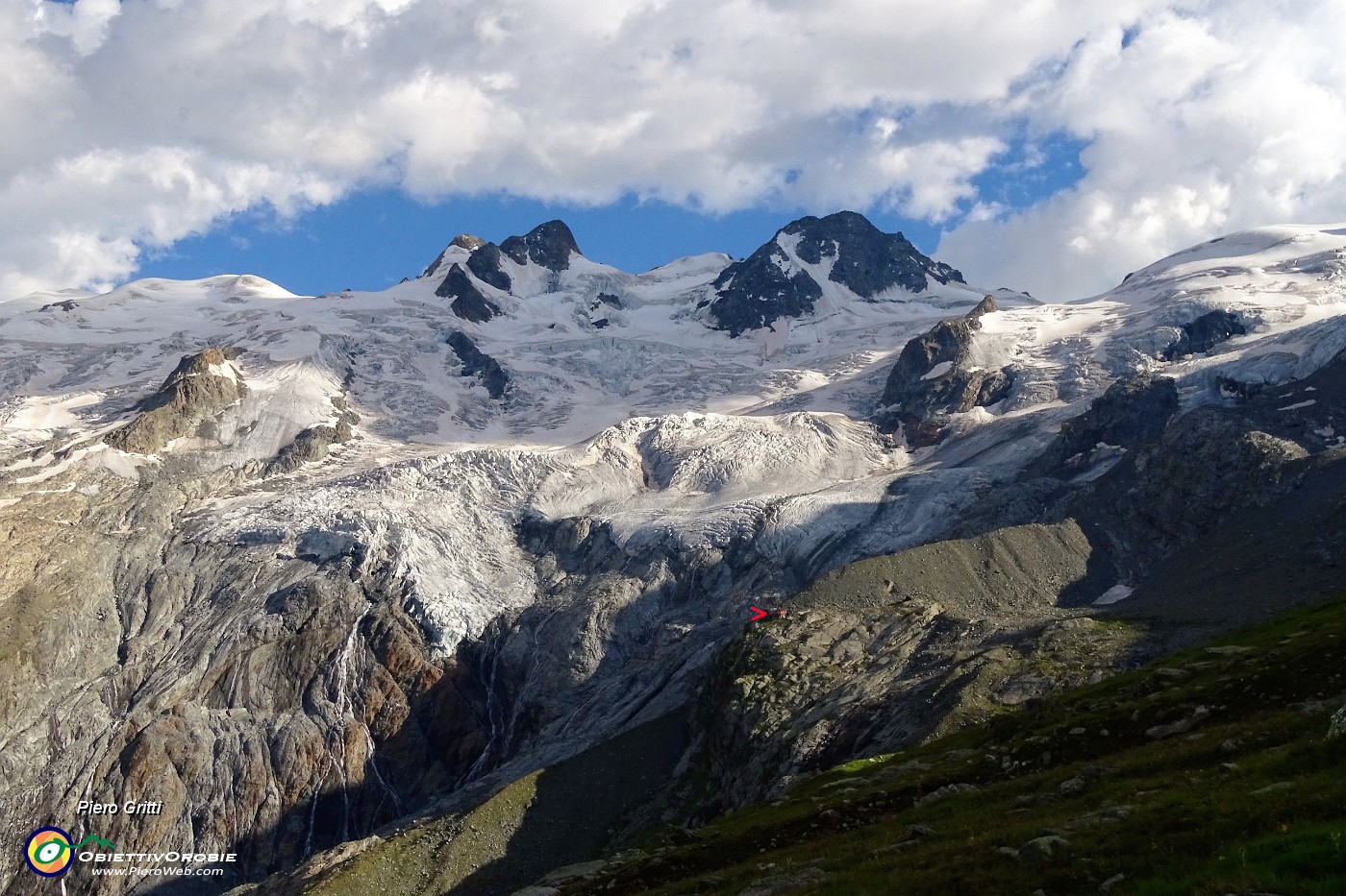 76 Chamanna Coaz, come un nido d'aquila tra ghiacci e nevi perenni.JPG -                                